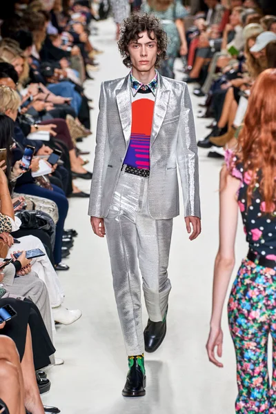 Look 24